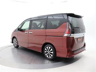 2017 Nissan Serena - Thumbnail