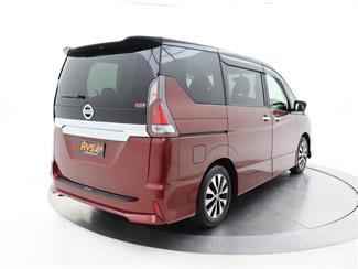 2017 Nissan Serena - Thumbnail