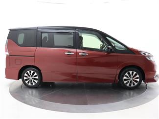 2017 Nissan Serena - Thumbnail