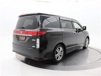 2013 Nissan Elgrand - Thumbnail