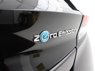 2019 Nissan Leaf - Thumbnail