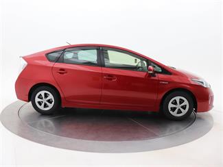 2015 Toyota Prius - Thumbnail