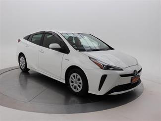 2019 Toyota Prius - Thumbnail