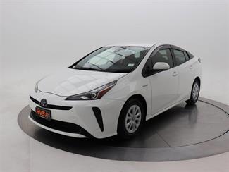 2019 Toyota Prius - Thumbnail