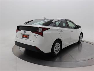 2019 Toyota Prius - Thumbnail