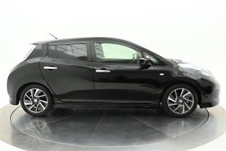 2017 Nissan Leaf - Thumbnail