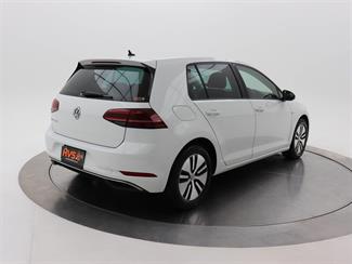 2018 Volkswagen e-Golf - Thumbnail