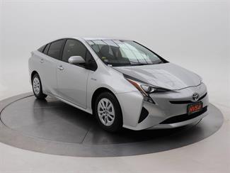 2017 Toyota Prius - Thumbnail