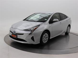 2017 Toyota Prius - Thumbnail