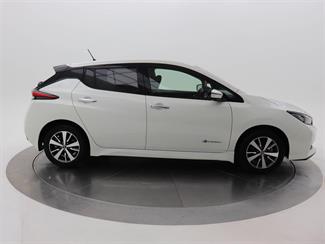 2019 Nissan Leaf - Thumbnail