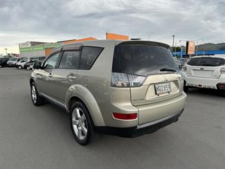 2006 Mitsubishi Outlander - Thumbnail