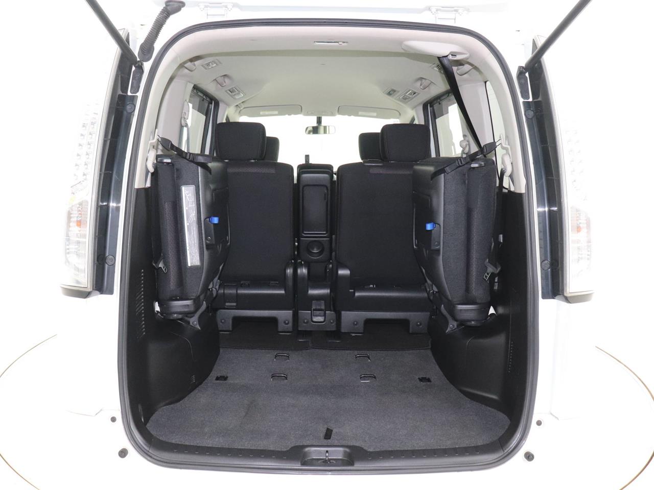 2012 Nissan Serena