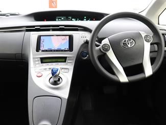 2014 Toyota Prius - Thumbnail