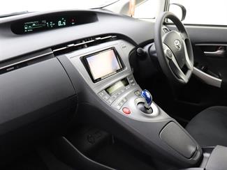 2014 Toyota Prius - Thumbnail