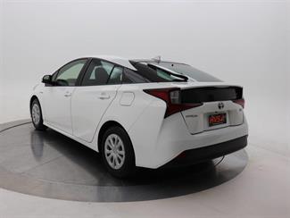 2020 Toyota Prius - Thumbnail