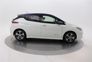 2018 Nissan Leaf - Thumbnail