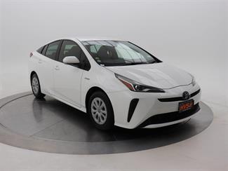 2019 Toyota Prius - Thumbnail