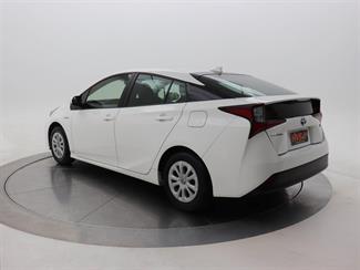 2019 Toyota Prius - Thumbnail