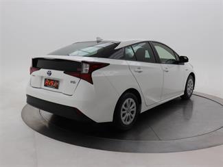 2019 Toyota Prius - Thumbnail