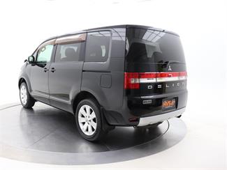 2009 Mitsubishi Delica - Thumbnail