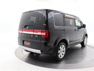 2009 Mitsubishi Delica - Thumbnail