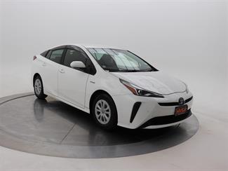 2019 Toyota Prius - Thumbnail