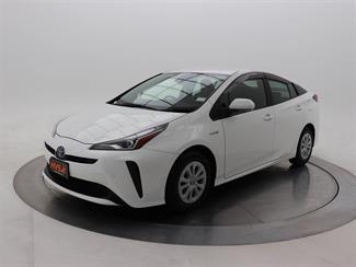 2019 Toyota Prius - Thumbnail