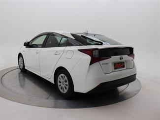 2019 Toyota Prius - Thumbnail