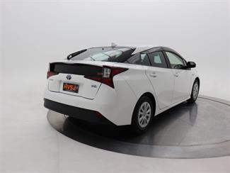 2019 Toyota Prius - Thumbnail