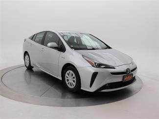 2019 Toyota Prius - Thumbnail