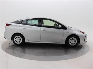 2019 Toyota Prius - Thumbnail