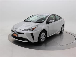 2019 Toyota Prius - Thumbnail