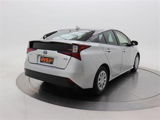 2019 Toyota Prius - Thumbnail