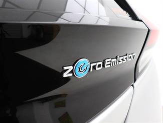 2018 Nissan Leaf - Thumbnail