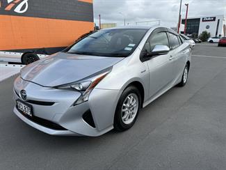 2018 Toyota Prius - Thumbnail