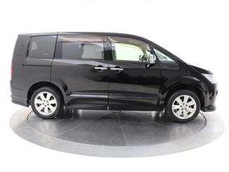 2015 Mitsubishi Delica - Thumbnail