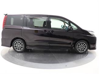 2014 Toyota Noah - Thumbnail