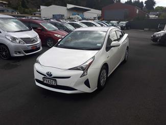 2018 Toyota Prius - Thumbnail