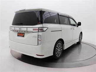 2017 Nissan Elgrand - Thumbnail