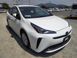 2019 Toyota Prius - Thumbnail