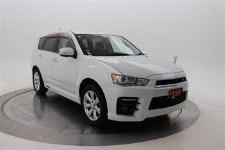 2010 Mitsubishi Outlander - Thumbnail