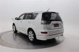 2010 Mitsubishi Outlander - Thumbnail