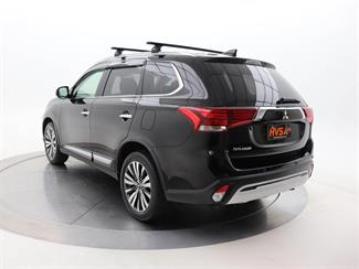 2019 Mitsubishi Outlander - Thumbnail