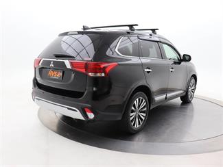 2019 Mitsubishi Outlander - Thumbnail