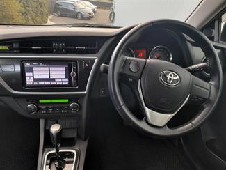 2013 Toyota Auris - Thumbnail