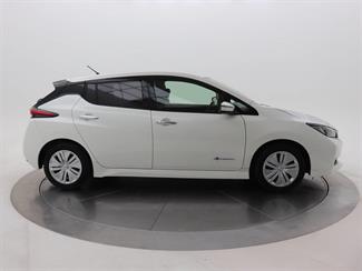 2018 Nissan Leaf - Thumbnail