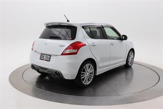 2015 Suzuki Swift - Thumbnail