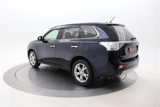 2014 Mitsubishi Outlander - Thumbnail