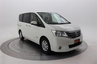 2013 Nissan Serena - Thumbnail