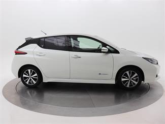 2019 Nissan Leaf - Thumbnail